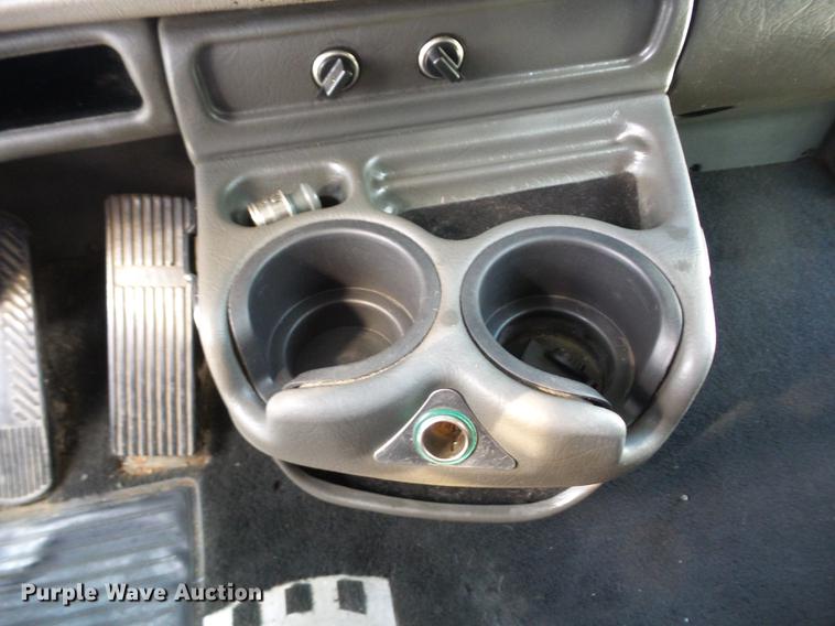 image for item K6361 2005 Kenworth W900 semi truck with tow truck attachment