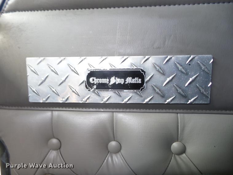 image for item K6361 2005 Kenworth W900 semi truck with tow truck attachment