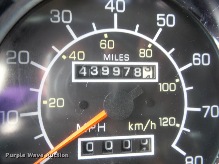 image for item K6361 2005 Kenworth W900 semi truck with tow truck attachment