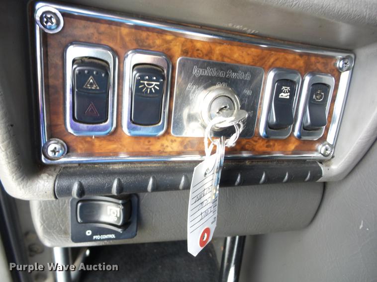 image for item K6361 2005 Kenworth W900 semi truck with tow truck attachment