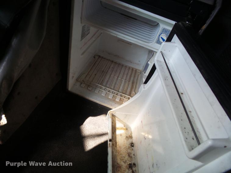 image for item K6361 2005 Kenworth W900 semi truck with tow truck attachment