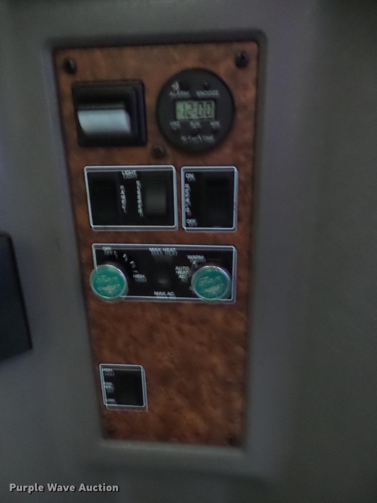 image for item K6361 2005 Kenworth W900 semi truck with tow truck attachment