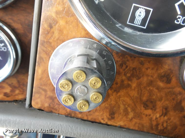 image for item K6361 2005 Kenworth W900 semi truck with tow truck attachment