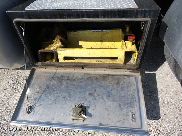 image for item K6361 2005 Kenworth W900 semi truck with tow truck attachment