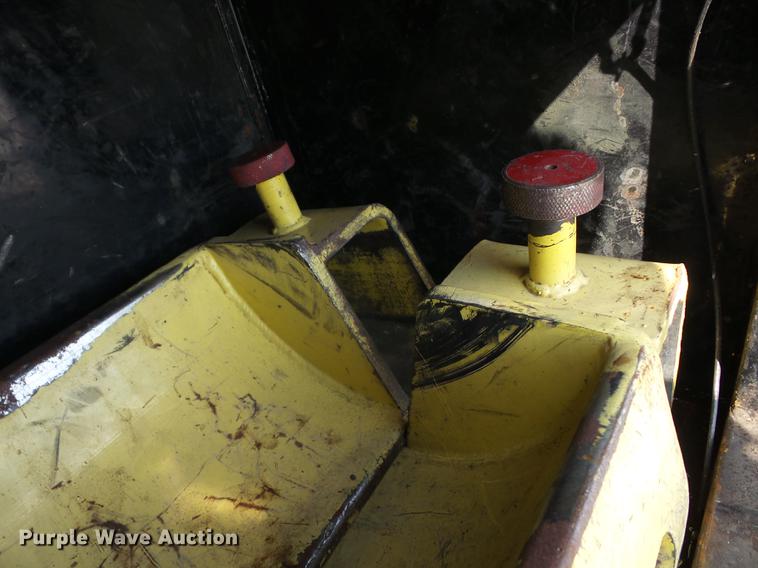 image for item K6361 2005 Kenworth W900 semi truck with tow truck attachment