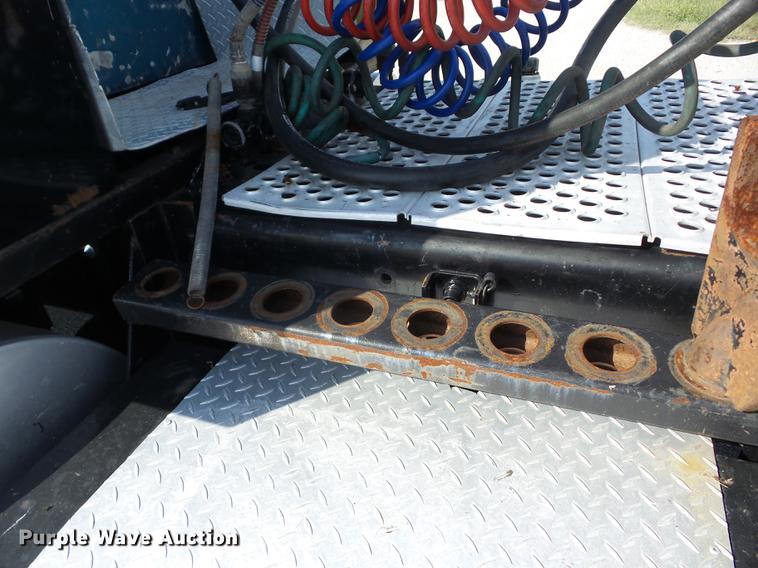 image for item K6361 2005 Kenworth W900 semi truck with tow truck attachment