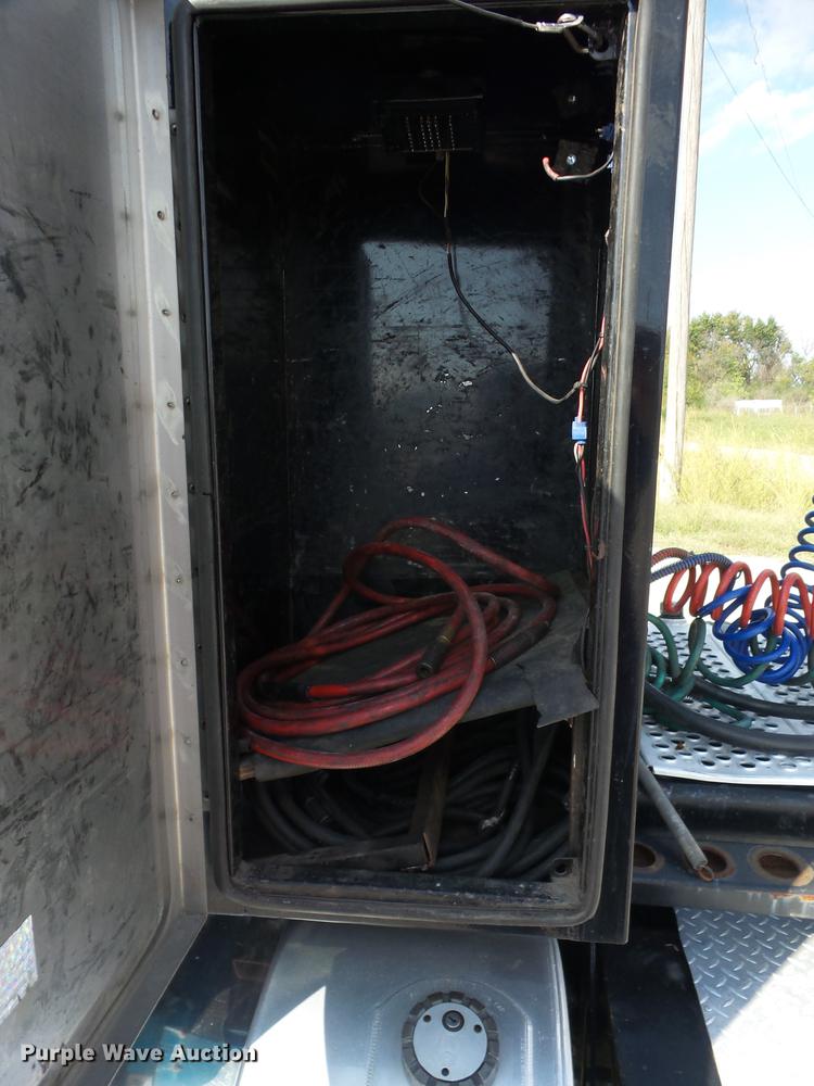 image for item K6361 2005 Kenworth W900 semi truck with tow truck attachment