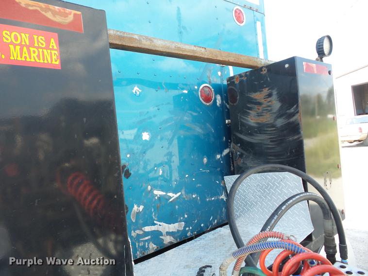 image for item K6361 2005 Kenworth W900 semi truck with tow truck attachment