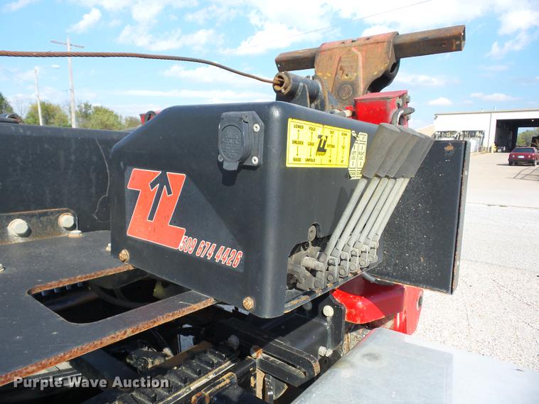 image for item K6361 2005 Kenworth W900 semi truck with tow truck attachment