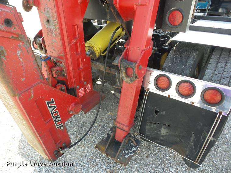 image for item K6361 2005 Kenworth W900 semi truck with tow truck attachment