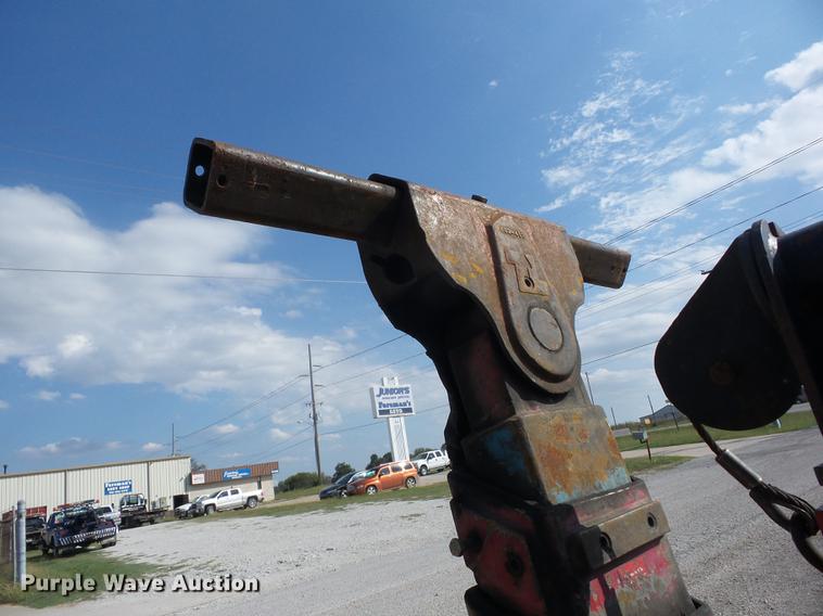 image for item K6361 2005 Kenworth W900 semi truck with tow truck attachment