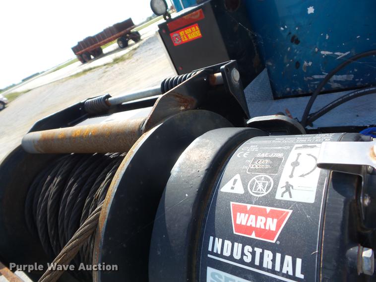 image for item K6361 2005 Kenworth W900 semi truck with tow truck attachment