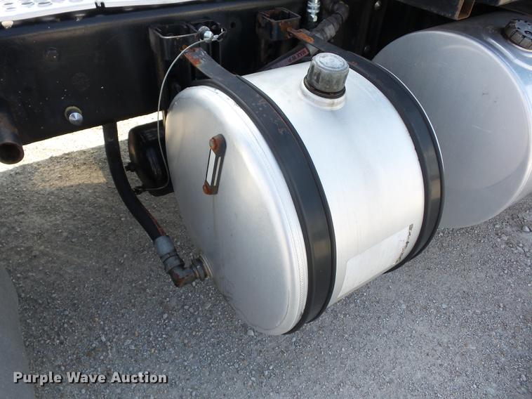 image for item K6361 2005 Kenworth W900 semi truck with tow truck attachment