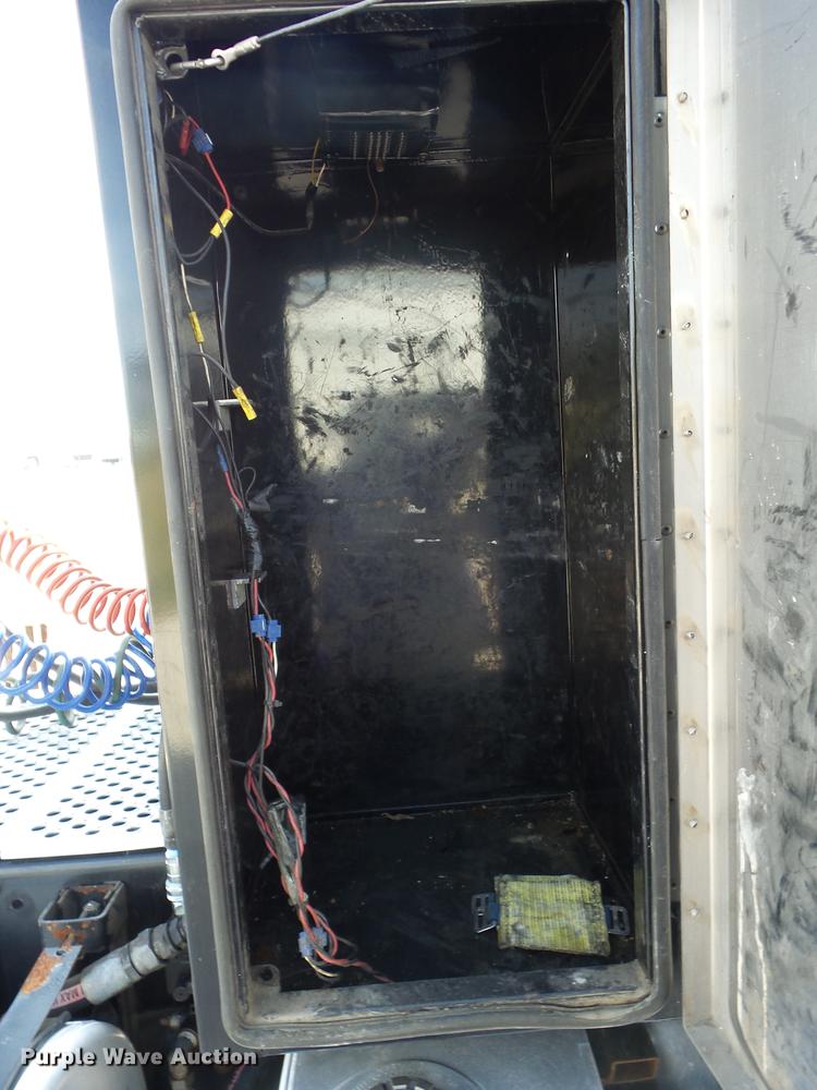 image for item K6361 2005 Kenworth W900 semi truck with tow truck attachment