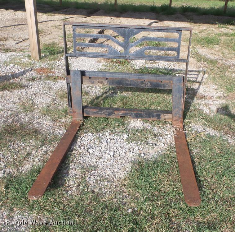 image for item AY9657 Skid steer pallet forks