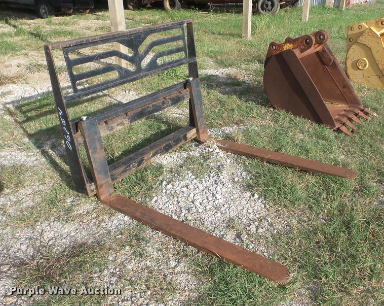 image for item AY9657 Skid steer pallet forks