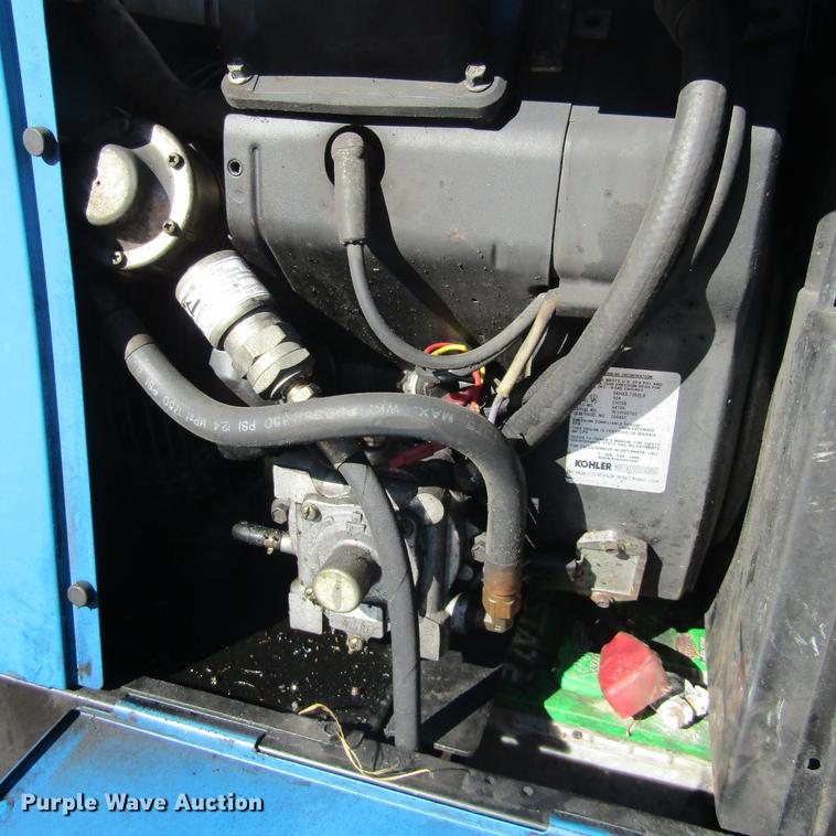 image for item AZ9388 Miller Bobcat 250 welder/generator