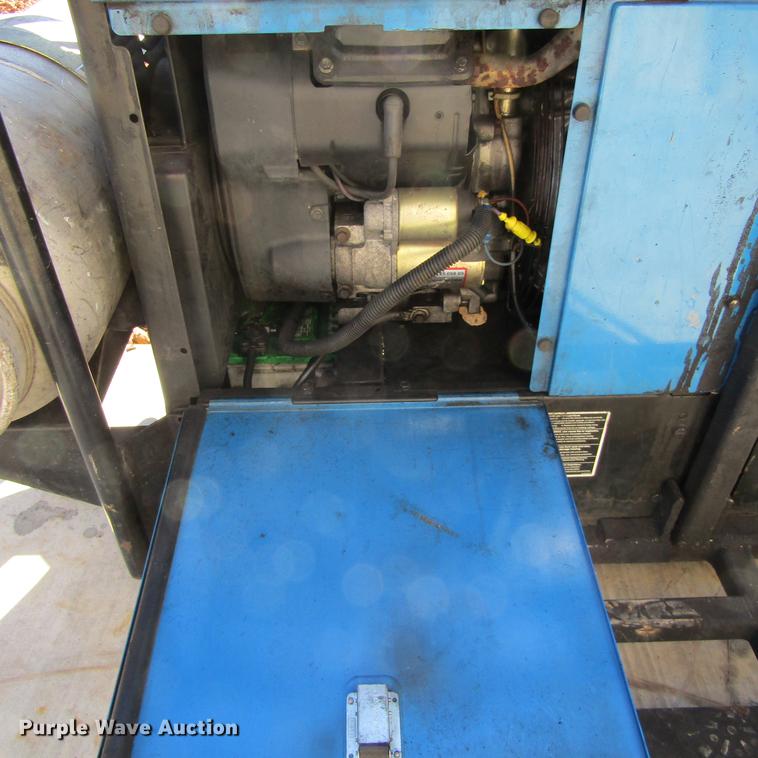 image for item AZ9388 Miller Bobcat 250 welder/generator