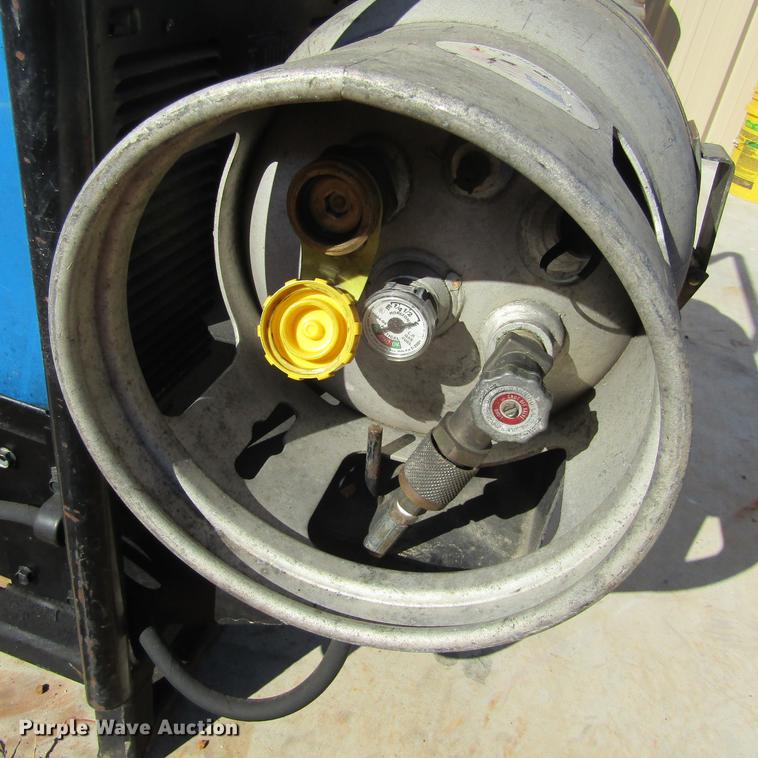 image for item AZ9388 Miller Bobcat 250 welder/generator