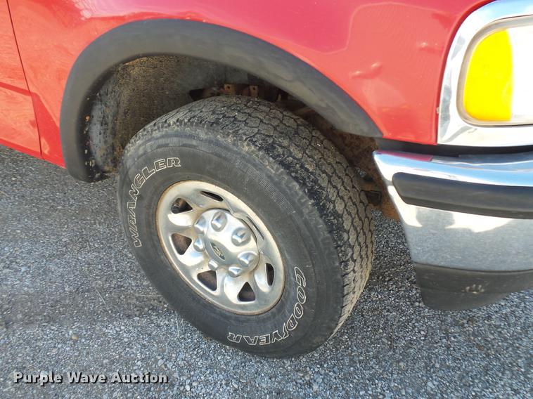 image for item BV9192 1997 Ford F250 HD pickup truck