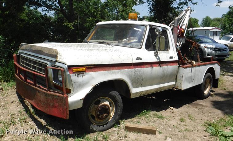 image for item CA9617 1978 Ford F350 tow truck