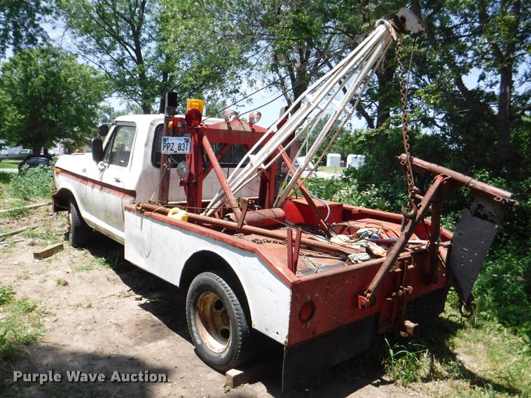 image for item CA9617 1978 Ford F350 tow truck