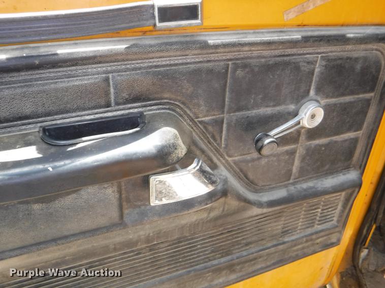 image for item CA9617 1978 Ford F350 tow truck