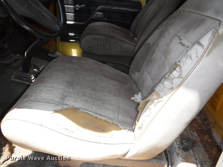 image for item CA9617 1978 Ford F350 tow truck