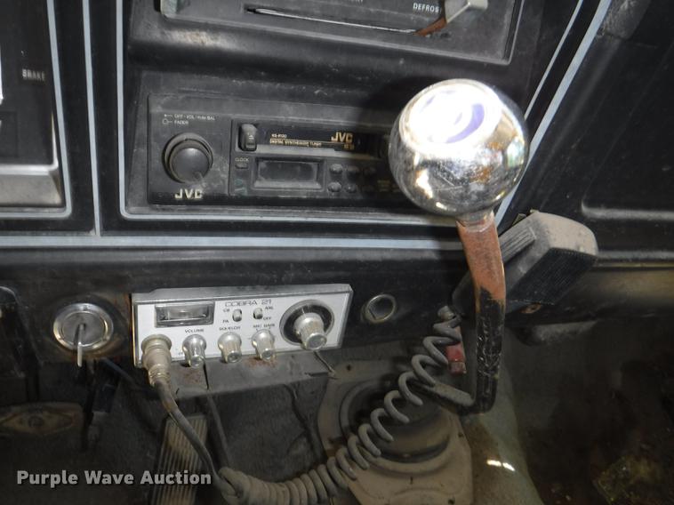 image for item CA9617 1978 Ford F350 tow truck