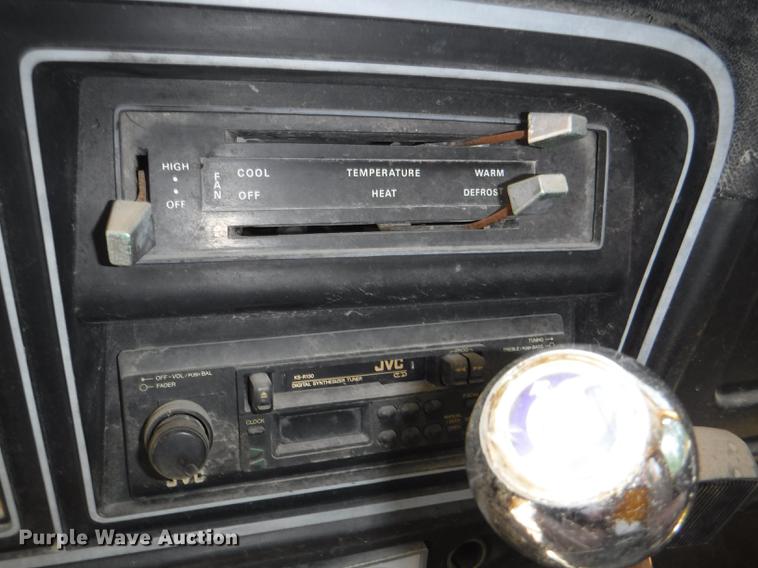 image for item CA9617 1978 Ford F350 tow truck