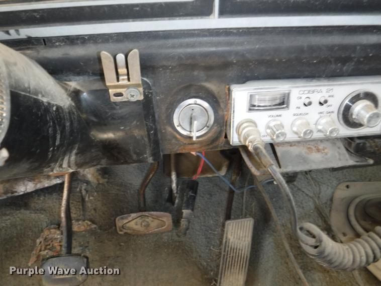 image for item CA9617 1978 Ford F350 tow truck