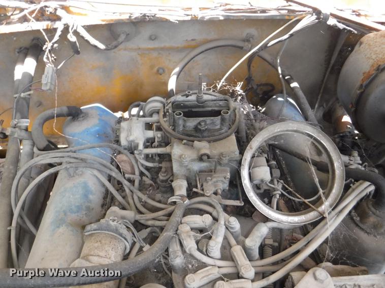 image for item CA9617 1978 Ford F350 tow truck