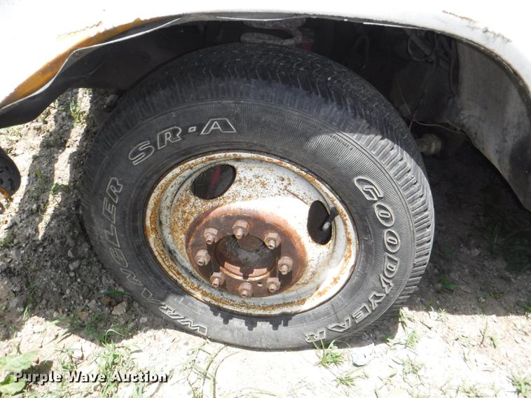 image for item CA9617 1978 Ford F350 tow truck