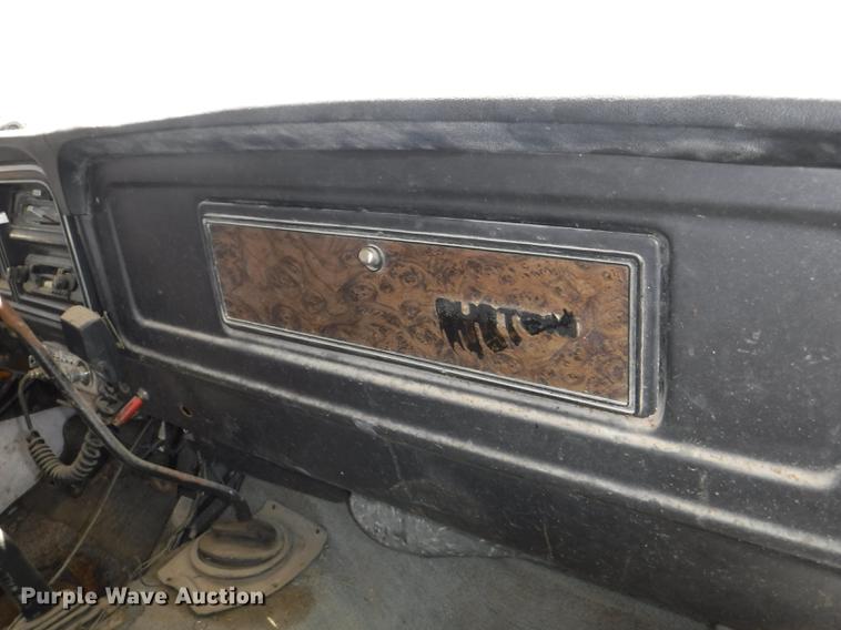 image for item CA9617 1978 Ford F350 tow truck