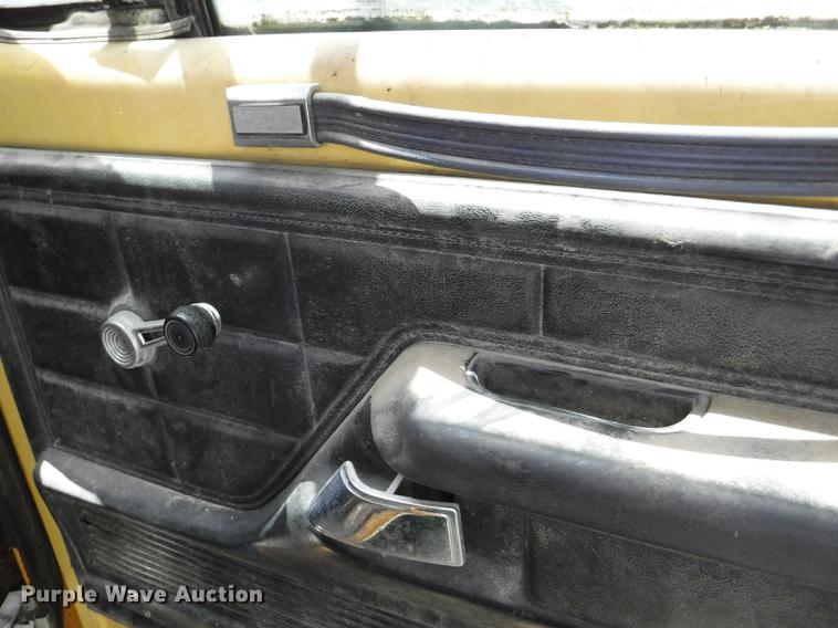 image for item CA9617 1978 Ford F350 tow truck