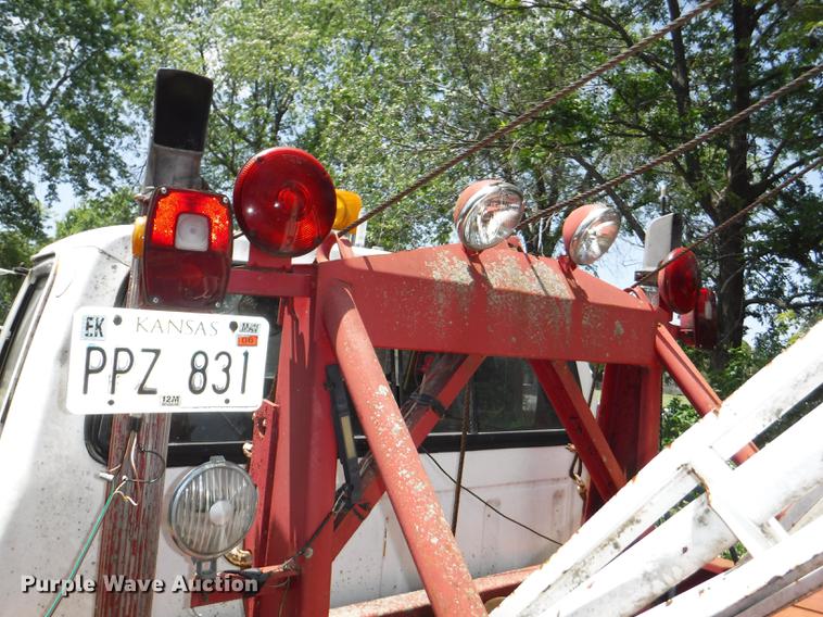 image for item CA9617 1978 Ford F350 tow truck