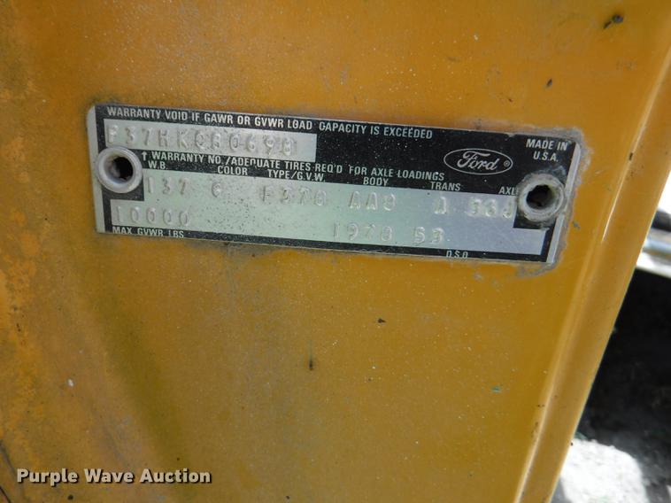 image for item CA9617 1978 Ford F350 tow truck