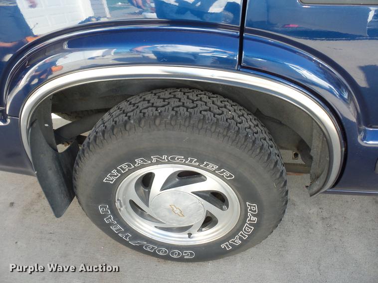 image for item DA0890 1998 Chevrolet Blazer SUV