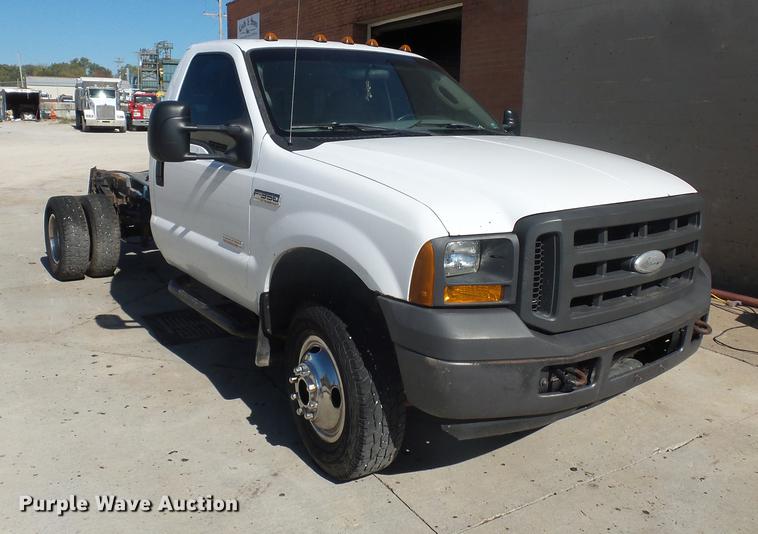 image for item DA0950 2005 Ford F350 Super Duty cab and chassis