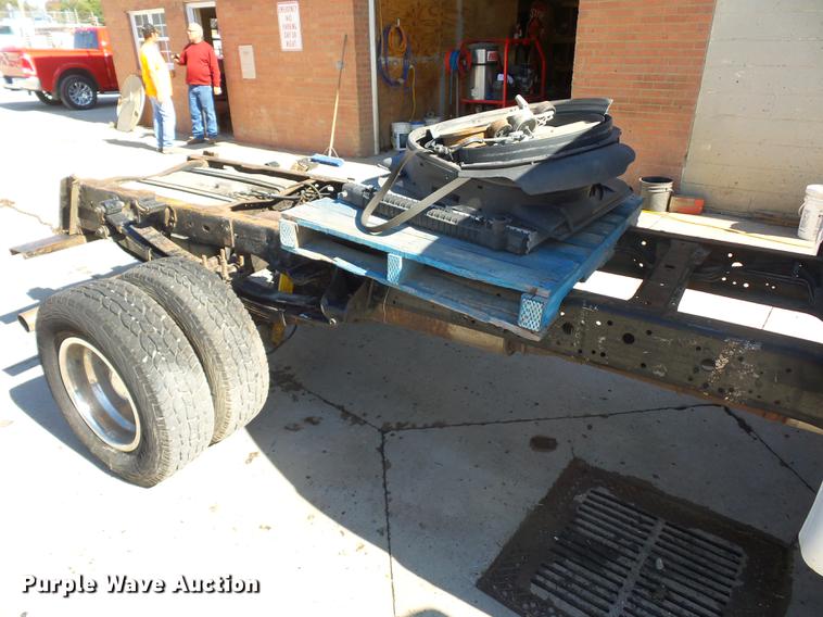 image for item DA0950 2005 Ford F350 Super Duty cab and chassis