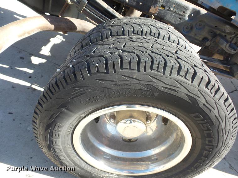 image for item DA0950 2005 Ford F350 Super Duty cab and chassis