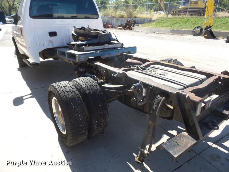 image for item DA0950 2005 Ford F350 Super Duty cab and chassis