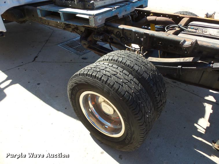 image for item DA0950 2005 Ford F350 Super Duty cab and chassis