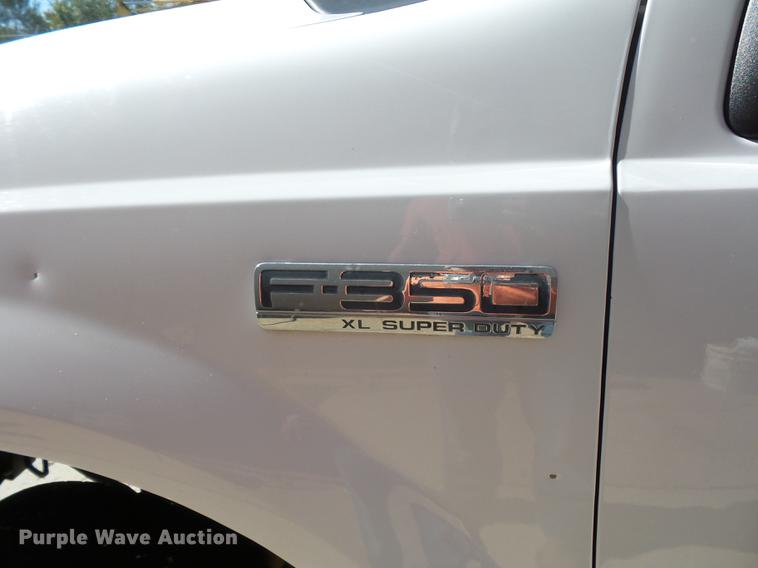 image for item DA0950 2005 Ford F350 Super Duty cab and chassis