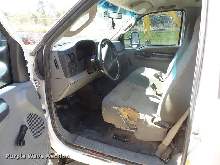 image for item DA0950 2005 Ford F350 Super Duty cab and chassis