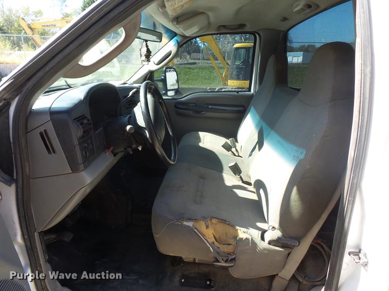 image for item DA0950 2005 Ford F350 Super Duty cab and chassis