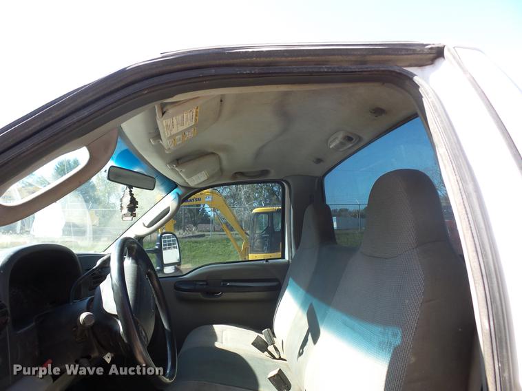 image for item DA0950 2005 Ford F350 Super Duty cab and chassis