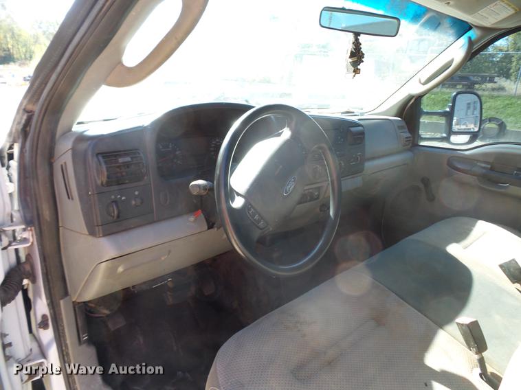 image for item DA0950 2005 Ford F350 Super Duty cab and chassis