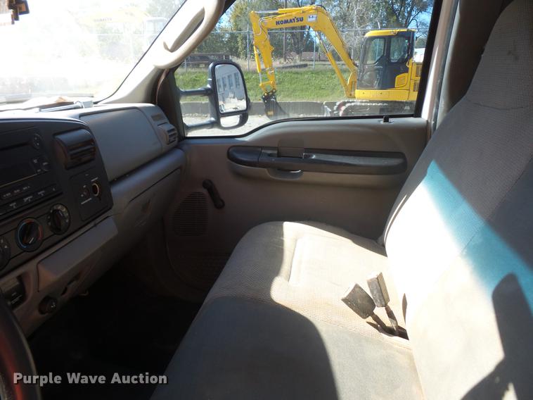 image for item DA0950 2005 Ford F350 Super Duty cab and chassis