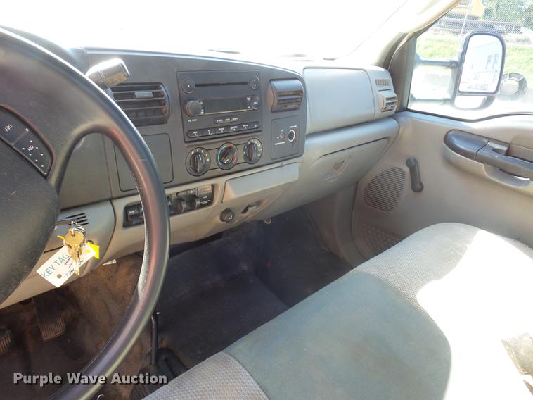 image for item DA0950 2005 Ford F350 Super Duty cab and chassis